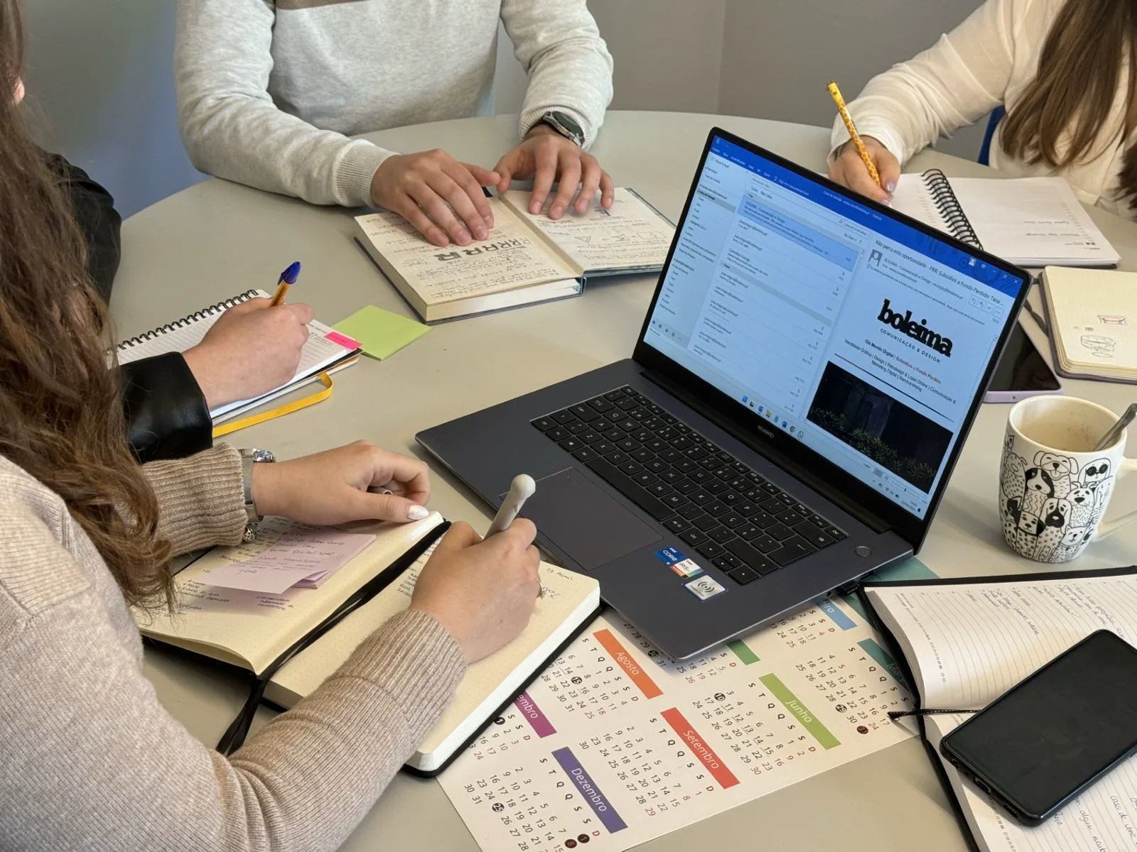 Equipa da Boleima em reunião de trabalho